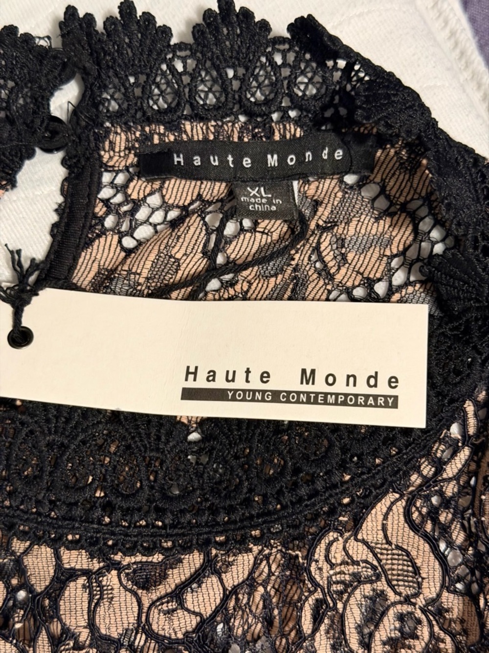 Sleeveless Black Lace Overlay Top - XL - Picture 5 of 5